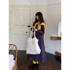 批发紫色圆领宽松A字长袖格纹连衣裙春<b class='q'>秋</b>女格子泡泡袖拼接长款裙子女