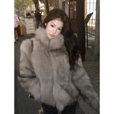 批发韩版高级感仿<b class='q'>狐狸毛</b>环保皮草外套女冬短款立领保暖渐染毛茸茸上衣