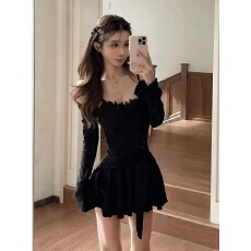 批发氛围感早秋穿搭2025新款蕾丝<b class='q'>拼接</b><b class='q'>连衣裙</b>子巨好看纯欲短裙