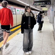 狐狸毛领环保皮草女冬短款黑色皮毛一体羊羔绒毛毛厚外套