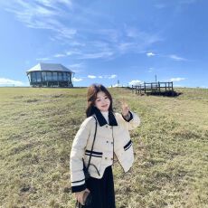 杏色短外套羽绒服杏色小香风百搭款时尚宽松甜美风女装娃娃脸上衣