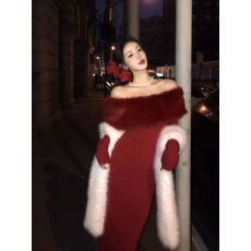 批发红色纯欲毛领一字肩长袖连衣裙女<b class='q'>秋</b>冬辣妹高级感紧身收腰包臀长裙