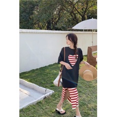 批发韩版时尚设计感红色条纹开叉连衣裙女<b class='q'>镂空</b>爱心上衣时髦2026夏季潮