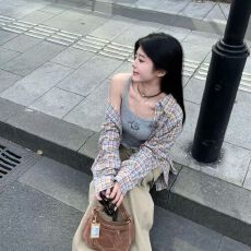 批发春<b class='q'>秋</b>新款复古格子防晒衬衫女2026新款休闲慵懒风宽松长袖衬衣外套