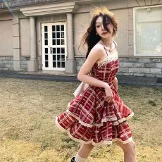 批发法式小众复古红色格子裙夏季2026新款度假风绝美减龄<b class='q'>吊带</b><b class='q'>连衣裙</b>