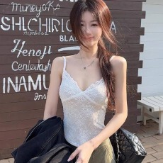 批发甜辣风白色蕾丝带胸垫短袖夏2026新款<b class='q'>紧身</b>显瘦短款性感独特小上衣