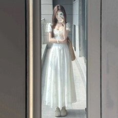 批发夏日法式减龄温柔风泡泡袖系带方领连衣裙女镂空设计感长裙子