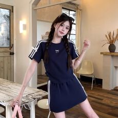 批发2026新款<b class='q'>运动</b>风时尚套装女夏季显瘦<b class='q'>休闲</b>短袖上衣包臀半身裙两件套