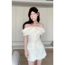 批发松栗奶油同款奶白一字肩小香风套装女单排扣<b class='q'>上衣</b>高腰<b class='q'>外套</b>+短裤