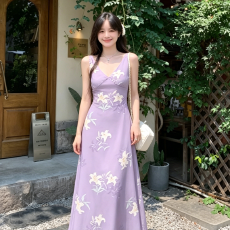 批发法式紫色碎花吊带<b class='q'>连衣裙</b>女夏2026新款V领收腰显瘦气质鱼尾