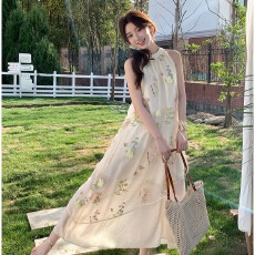 批发海边度假轻柔挂脖<b class='q'>连衣裙</b>女2026<b class='q'>夏</b>季新款碎花裙宽松网纱A字长裙子
