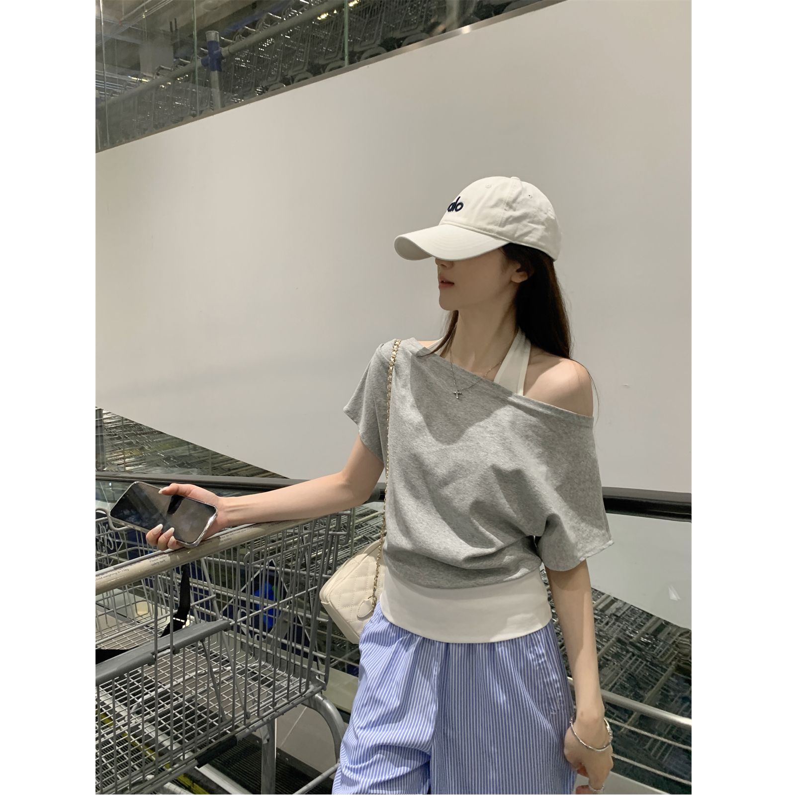 BY29095# 港风黑白色拼接假两件挂脖短袖t恤女夏季显瘦上衣 服裝批發女裝批發服飾貨源
