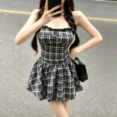 批发香榭千金设计感复古美式辣妹A字裙女收腰黑色格子抹胸<b class='q'>连衣裙</b>夏