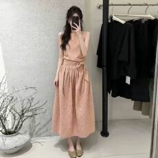 批发法式复古温柔风粉色格子<b class='q'>背心</b>连衣裙女夏无袖系带收腰<b class='q'>长裙</b>甜美日常