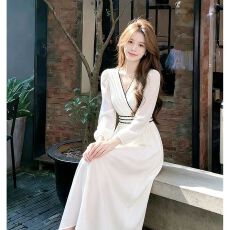 批发法式仙气白色V 领长款<b class='q'>连衣裙</b><b class='q'>撞色</b>黑边收腰三横条腰头泡泡长袖压褶