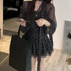 批发新款法式赫本风黑色<b class='q'>碎花</b>连衣裙子女秋季独特漂亮气质收腰<b class='q'>短裙</b>
