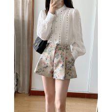 批发法式气质设计感镂空刺绣<b class='q'>衬衫</b>女早秋穿搭<b class='q'>白色</b>上衣高腰微喇短裤套装