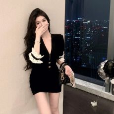 批发2026新款法式赫本风长袖高级性感丝绒连衣裙女早秋季包臀小黑<b class='q'>裙子</b>