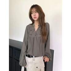 批发韩版高级感洋气松弛感显瘦<b class='q'>百搭</b>长袖V领别致双排扣短款<b class='q'>衬衫</b>上衣女