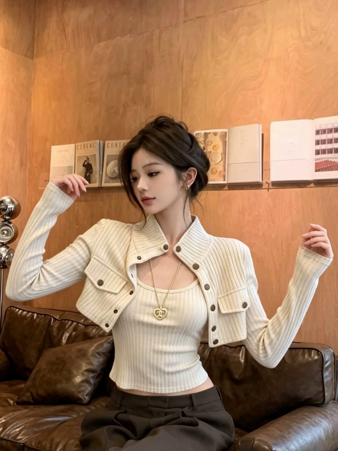 RY9572# 气质辣妹套装杏色短款针织开衫女秋季性感修身背心内搭上衣两件...
