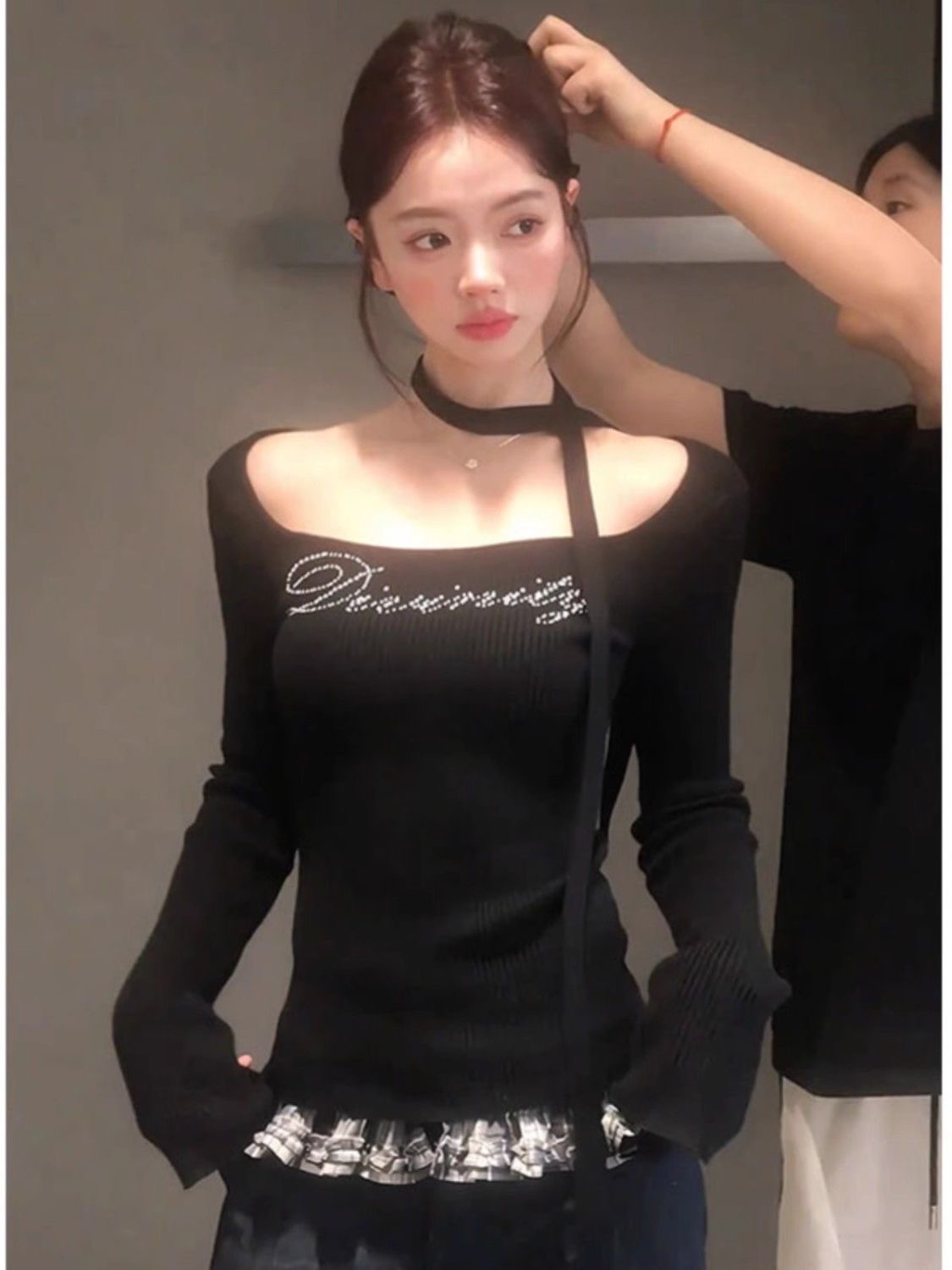 美式辣妹字母烫钻方领长袖T恤女秋冬设计感修身显瘦飘带打底上衣