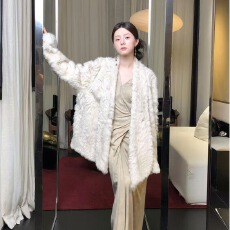 批发2025秋冬新款高级不规则设计环保银狐皮毛一体仿皮草外套