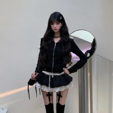 批发法式气质黑色连帽<b class='q'>卫衣</b>外套女秋季收腰撞色<b class='q'>短款</b>