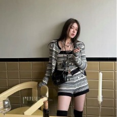 批发<b class='q'>秋</b>季新款小香风气质黑白条纹拼接针织开衫打底小吊带短裤三件套装