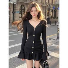 批发小香风针织连衣裙女秋<b class='q'>冬</b>新款气质V领单排纽扣喇叭袖收腰显瘦短裙
