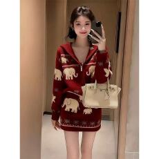 批发慵懒风红色针织提花套装小众女新款秋冬减龄穿搭上衣半身裙两件套