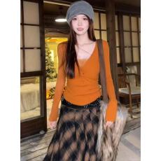 批发秋冬氛围感焦糖棕扭结<b class='q'>V领</b>长袖<b class='q'>T</b><b class='q'>恤</b>女小个子性感时髦炸街甜辣风上衣