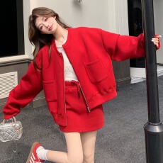 批发巨好看红色休闲运动<b class='q'>套装</b><b class='q'>女</b>春秋季超火减龄高级感<b class='q'>卫衣</b>短裙两件套