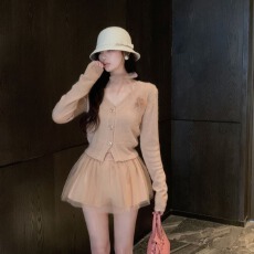 批发气质温柔风V领<b class='q'>马海毛</b><b class='q'>开衫</b>外套秋冬季纯欲性感网纱半身裙两件套女