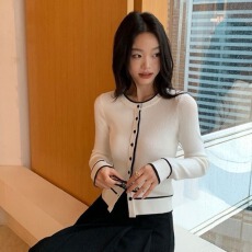 批发2025超火小香风撞色独特超好看针织开衫女秋冬别致设计感修身上衣