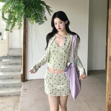 批发少女感清新长袖开衫早春季绿色碎花吊带百搭裙子绝美<b class='q'>显瘦</b>纯欲穿搭