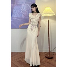 批发新款绝美温柔优雅氛围感碎花收腰显瘦流苏<b class='q'>连衣裙</b>微胖轻奢包臀长裙