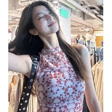 批发法式复古<b class='q'>碎花</b>挂脖背心外穿甜辣妹修身洋气圆领短款无袖<b class='q'>上衣</b>女早秋