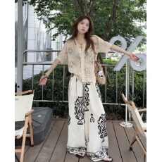 批发松弛慵懒感镂空<b class='q'>针织</b><b class='q'>开衫</b>夏季短袖上衣宽松印花休闲长裤阔腿裤套装