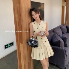 批发夏天家金属爱心<b class='q'>修身</b><b class='q'>西装</b>马甲背心百褶半身短裙两件套装女夏季薄款