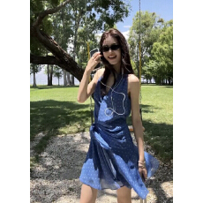 批发法式度假风克莱因蓝波点交叉V领挂脖<b class='q'>连衣裙</b>女夏季不规则雪纺短裙