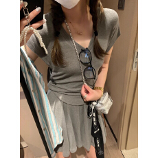批发新甜辣少女风v领短袖设计感套装百褶短裙显瘦夏季<b class='q'>两件套</b>韩版修身