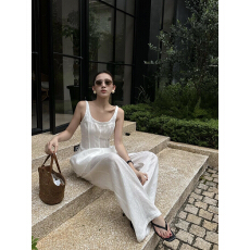 批发简约度假老钱风套装女2026年夏季法式气质收腰吊带背心长裤两件套
