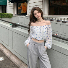 批发法式一字肩碎花<b class='q'>长袖</b>t恤女夏季设计感独特别致漂亮气质短款小上衣