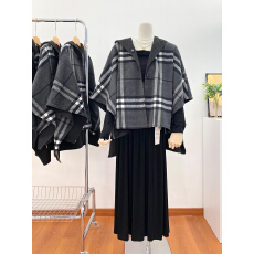 批发1只衮1Z1ZGUN德鲁<b class='q'>纳</b>少女原创正反两穿氛围感格<b class='q'>纹</b>连帽斗篷羊毛大衣