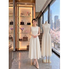 批发MandyZhang白月光钉珠赫本风白色连衣<b class='q'>裙</b>女气质订婚领证小<b class='q'>礼服</b>长<b class='q'>裙</b>