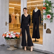 批发何晨曦 四季可穿莫代尔休闲套装女新款V领修身<b class='q'>显瘦</b>打底上衣微喇裤