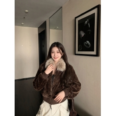 批发板栗可可Bankelili'暖冬咩咩'大毛领短款环葆羊羔毛保暖<b class='q'>外套</b>女冬