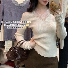 法式蕾丝拼接V领针织衫女时尚新款木耳边设计感内搭上衣