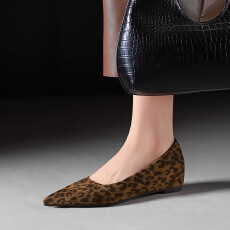 通勤女鞋豹纹尖头平跟浅口绒面休闲百搭一脚蹬飘鞋内增高单鞋