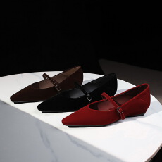 韩版时尚小尖头浅口低跟鞋西施绒一字式扣带坡跟单鞋女